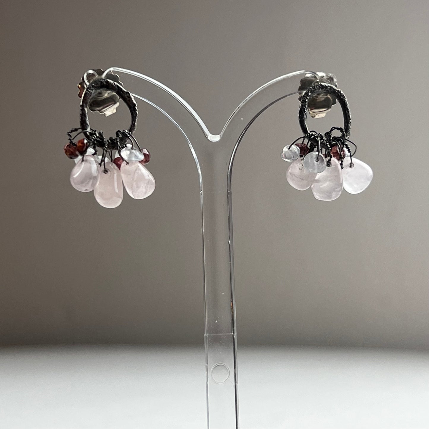 Allsopp, Disa - Quartz & garnet silver earrings