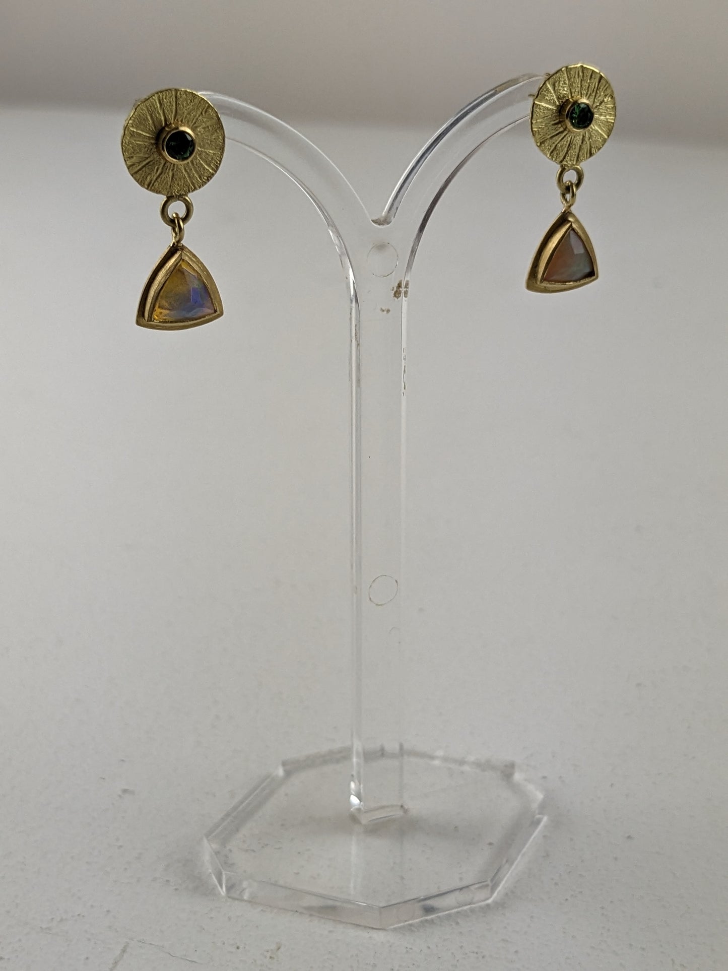Mannheim, Catherine - Gold Earrings with Opals and Tsavorites