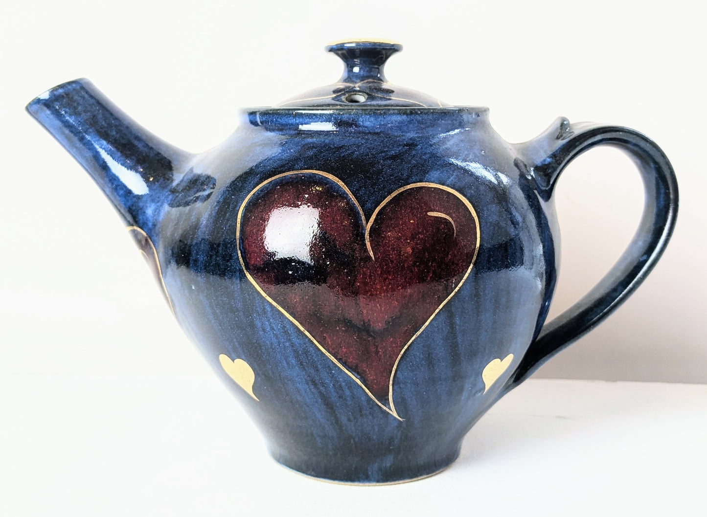 Goldsmith, Robert- Dark blue teapot with red heart