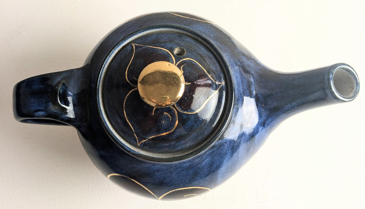 Goldsmith, Robert- Dark blue teapot with red heart
