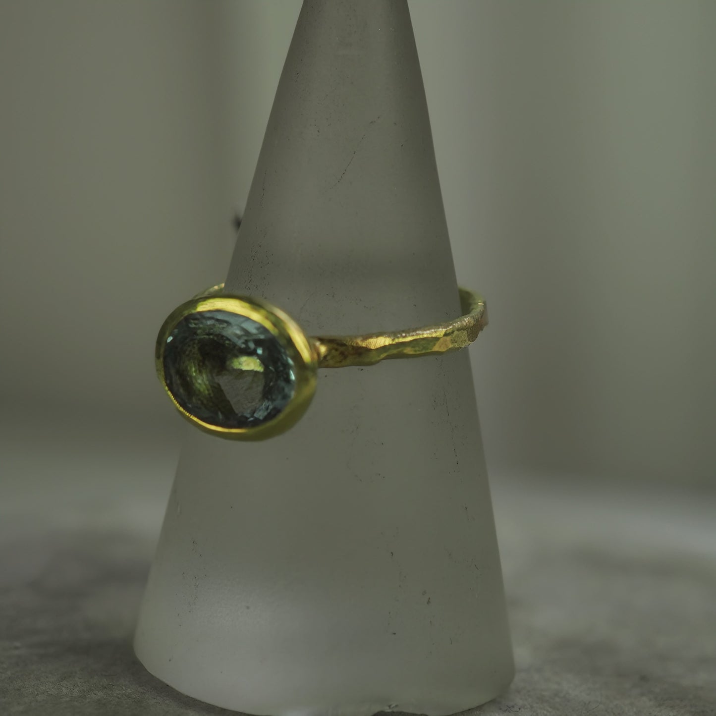 Allsopp, Disa – Aquamarine Gold Ring