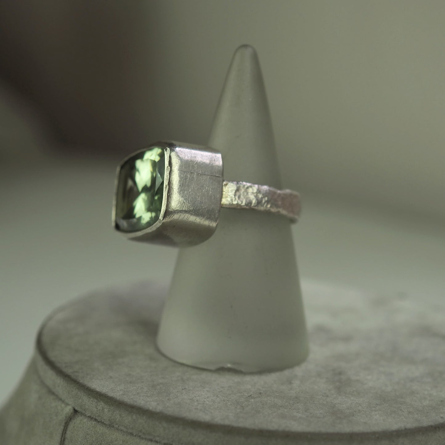 Allsopp, Disa – Silver Ring with Quartz