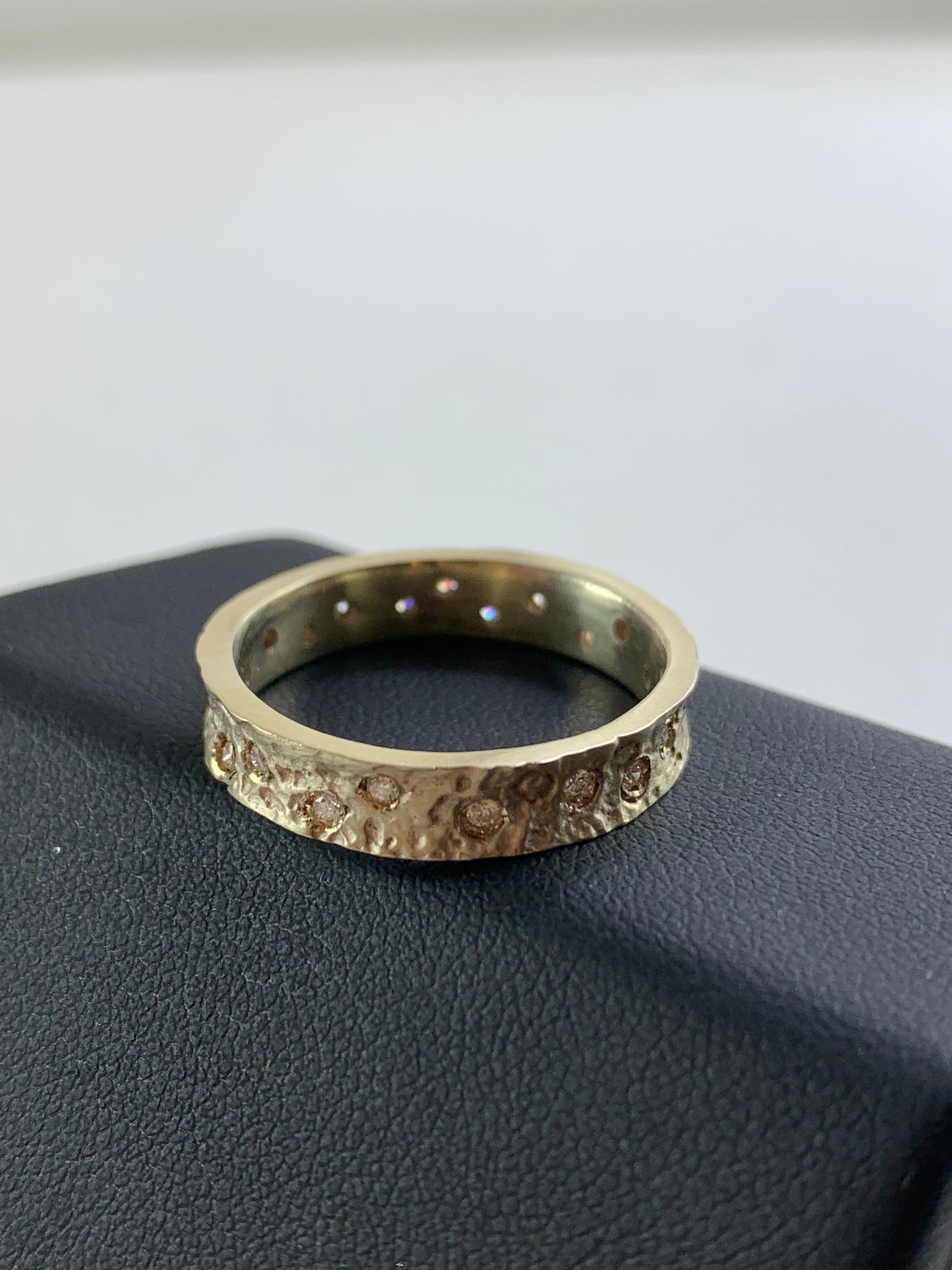 Hines, Susi - White Gold Etched Ring with 21 Diamonds