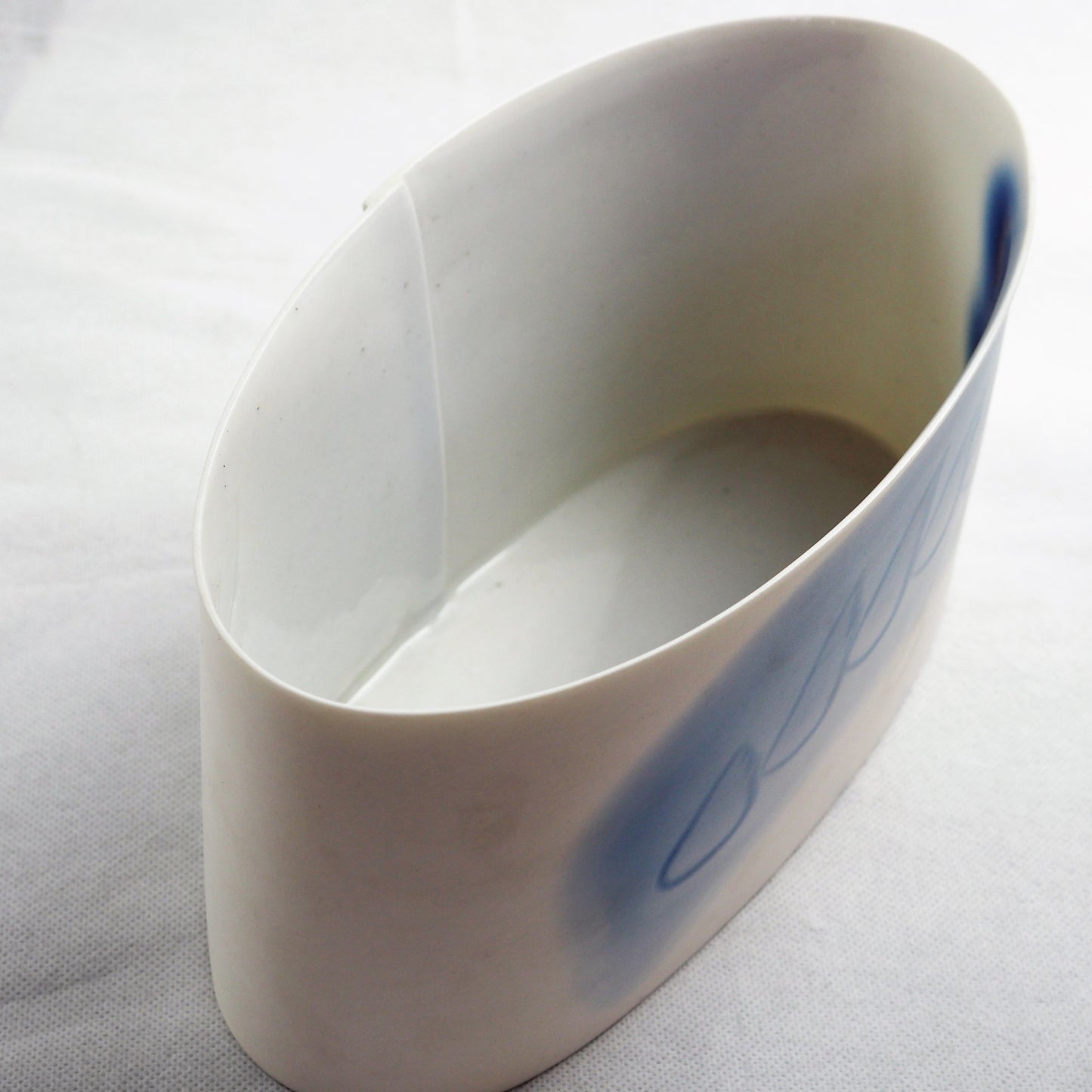 Les Blakebrough – Medium Porcelain Tub | Les Blakebrough | Primavera Gallery
