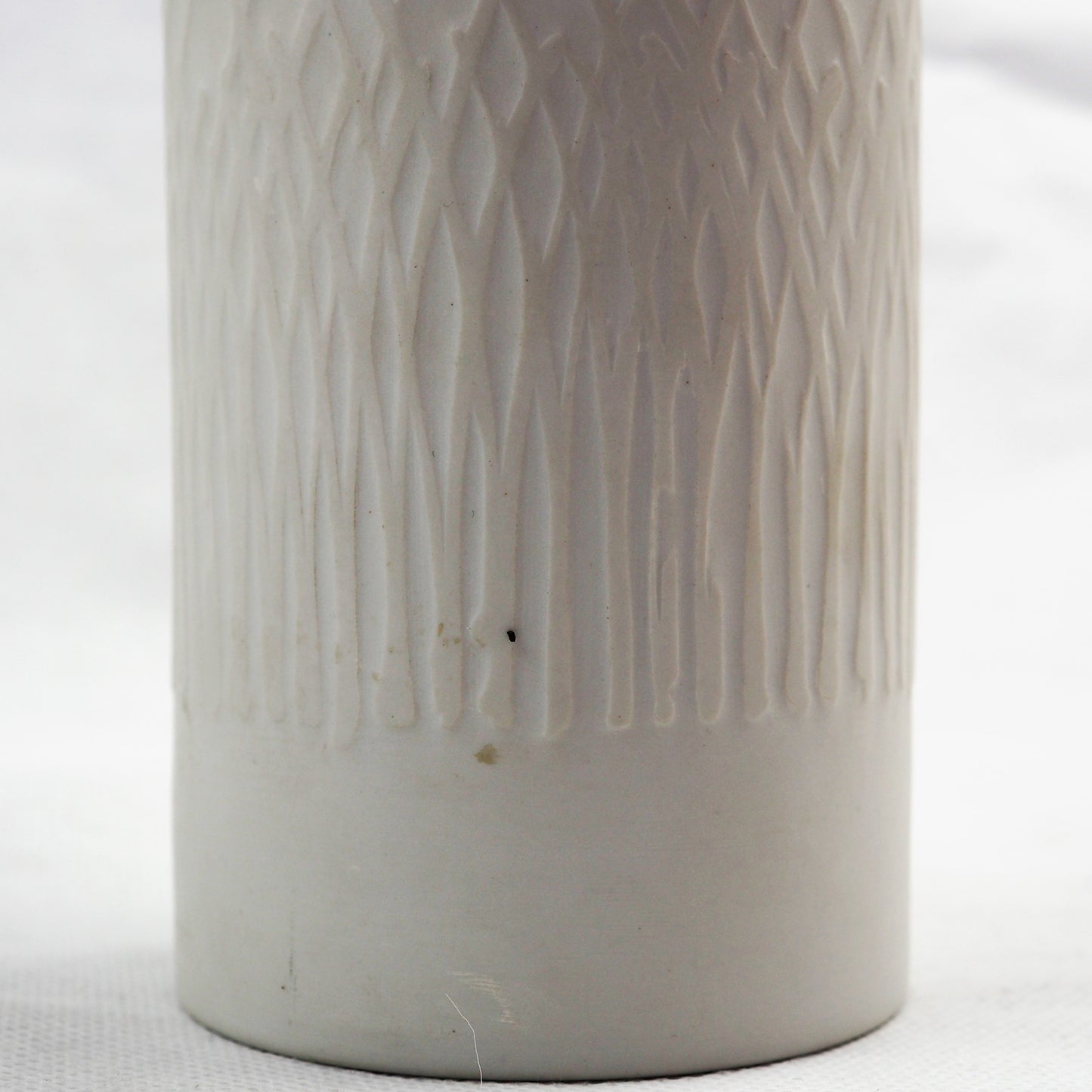 Les Blakebrough – Small Porcelain Vessel | Les Blakebrough | Primavera Gallery