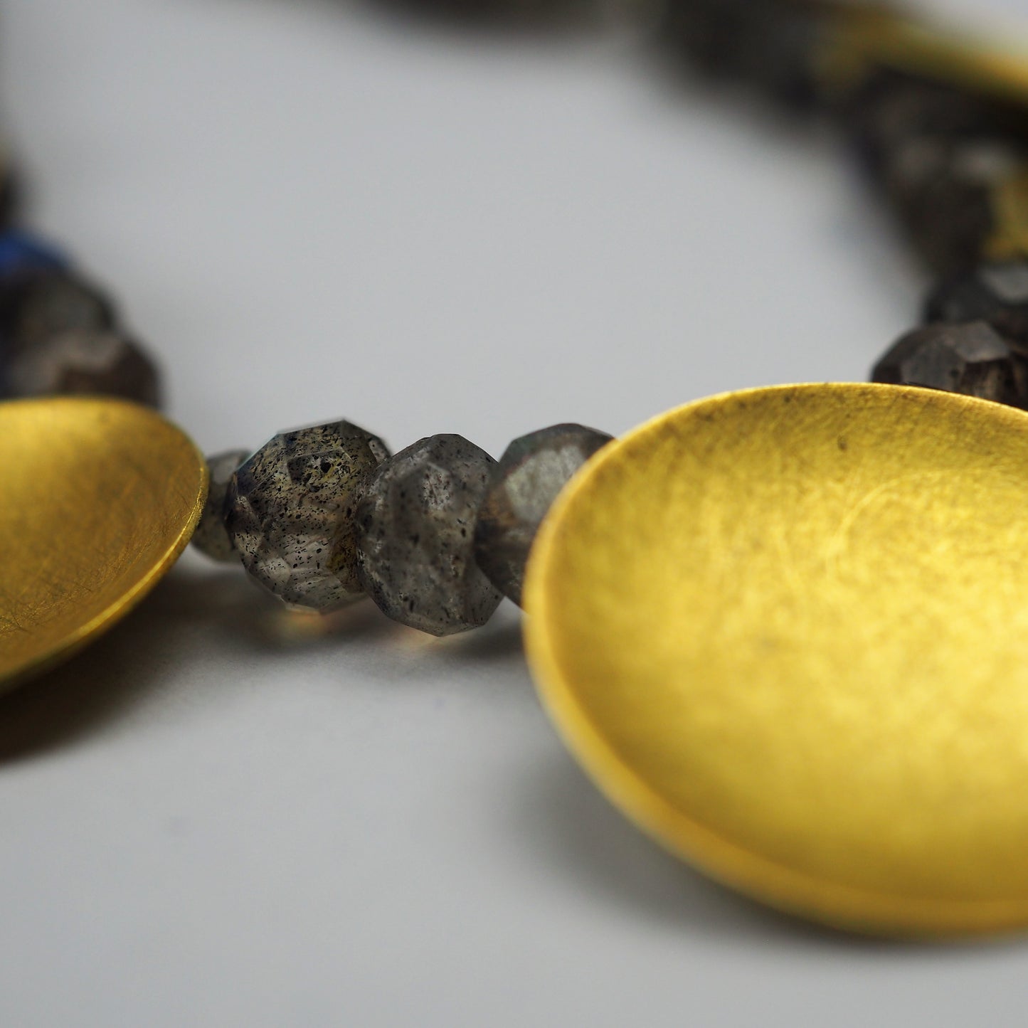 Krinos, Daphne – Yellow Gold Labradorite Necklace