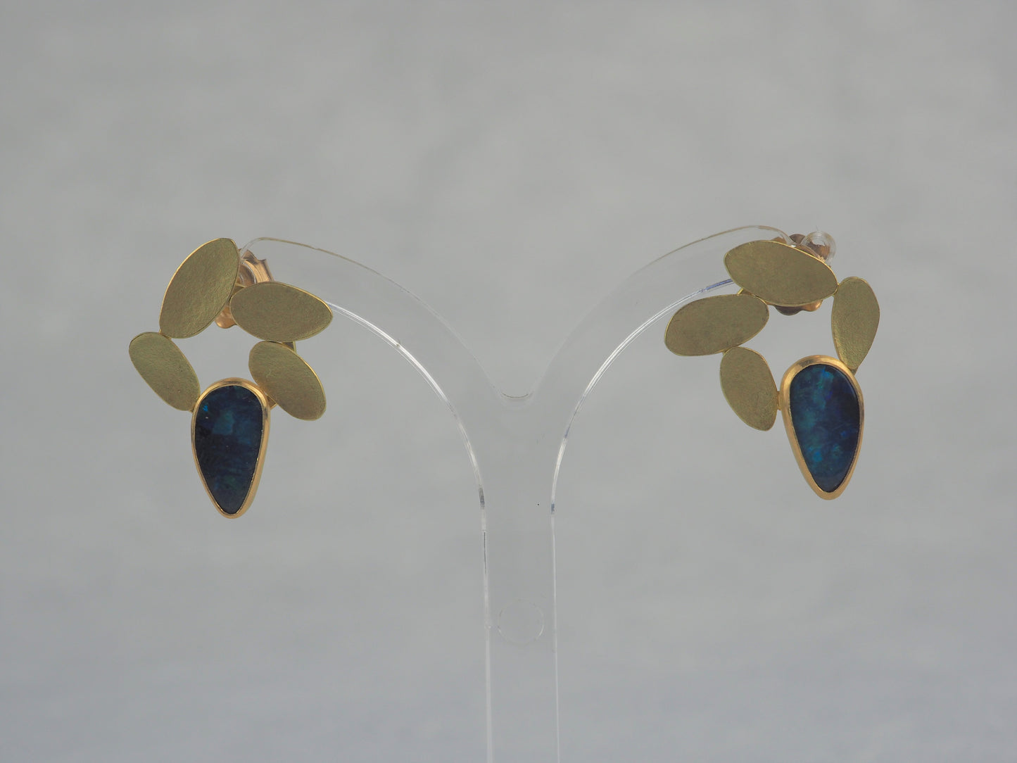 Mannheim, Catherine – Gold and Opal Earrings