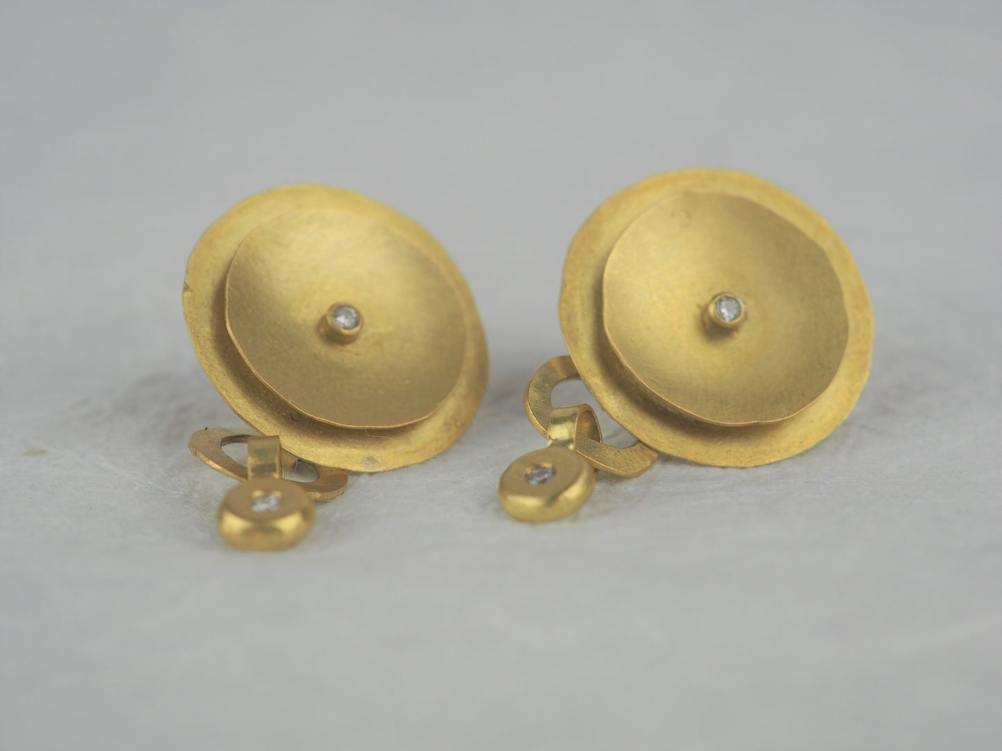 Krinos, Daphne – Gold and Diamond Earrings