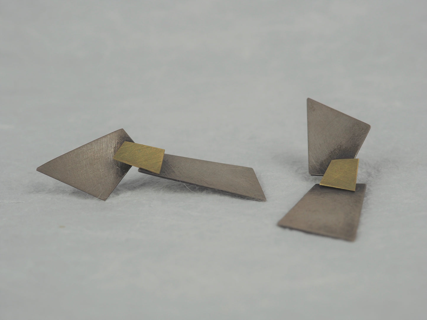 Krinos, Daphne – Gold and Oxidised Silver Earrings