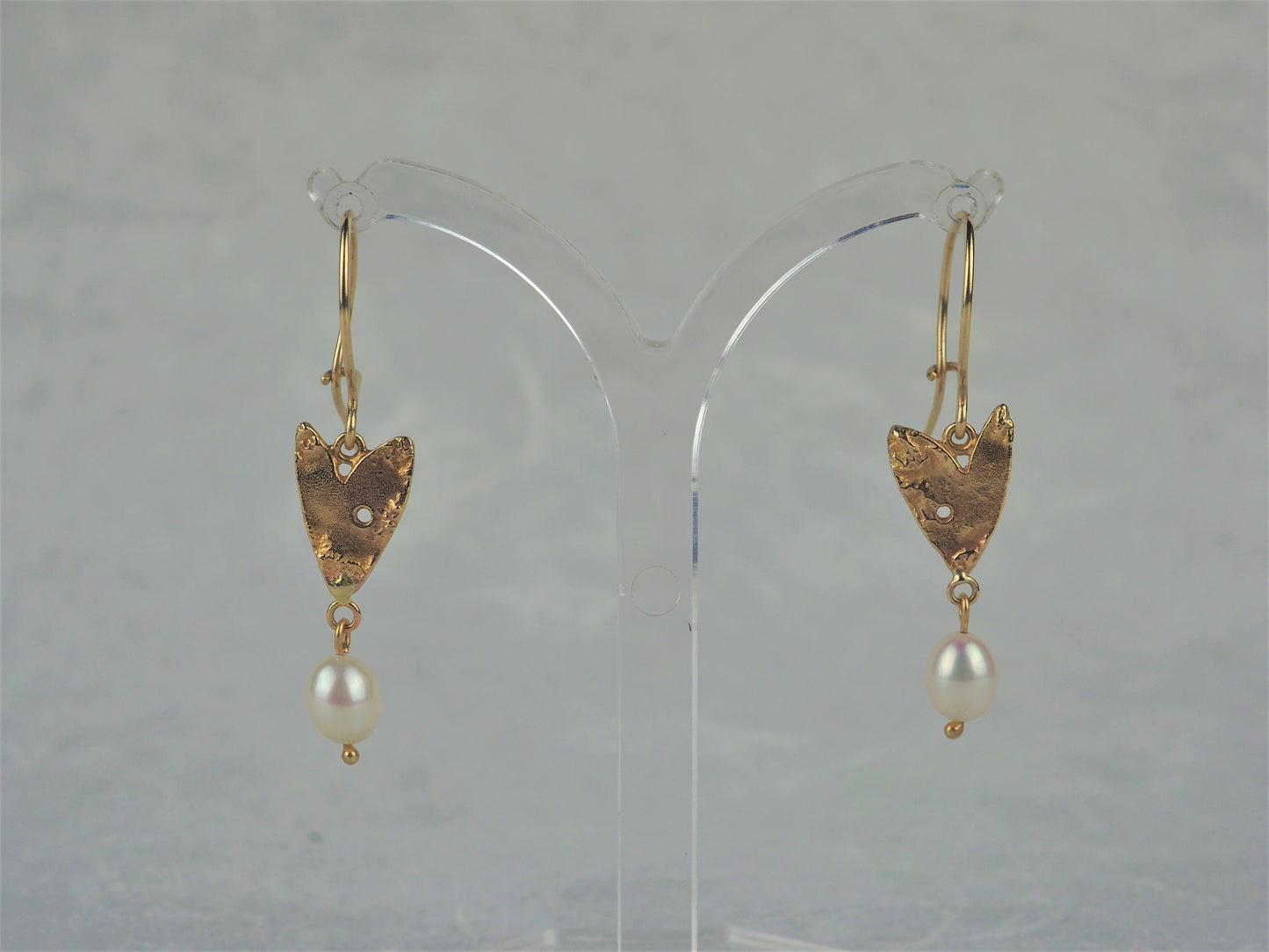 Belsher, Holly – Gold Pearl Earrings, Heart-Shaped
