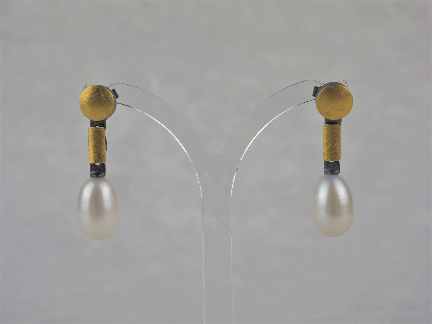 Klosowski, Kai - 22ct Gold, Oxidised Silver and Pearl Earrings