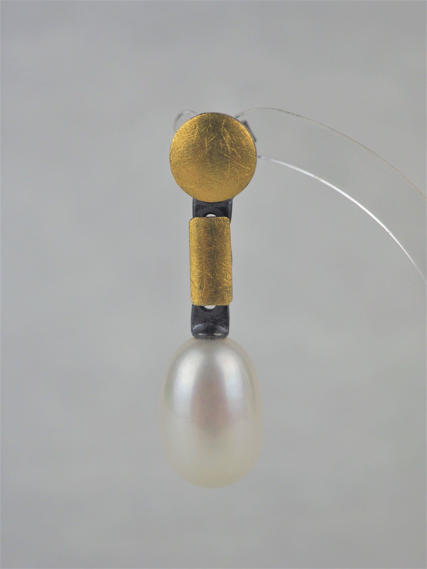 Klosowski, Kai - 22ct Gold, Oxidised Silver and Pearl Earrings
