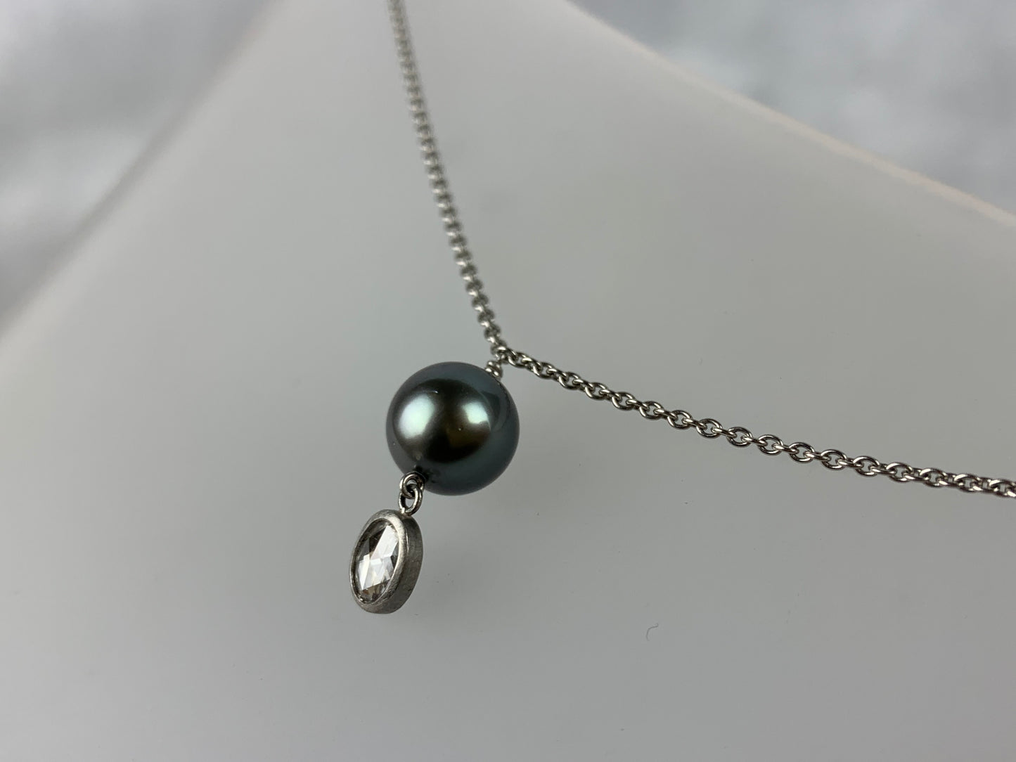 Betts, Malcolm - Platinum Necklace with Tahitian Pearl and Diamond