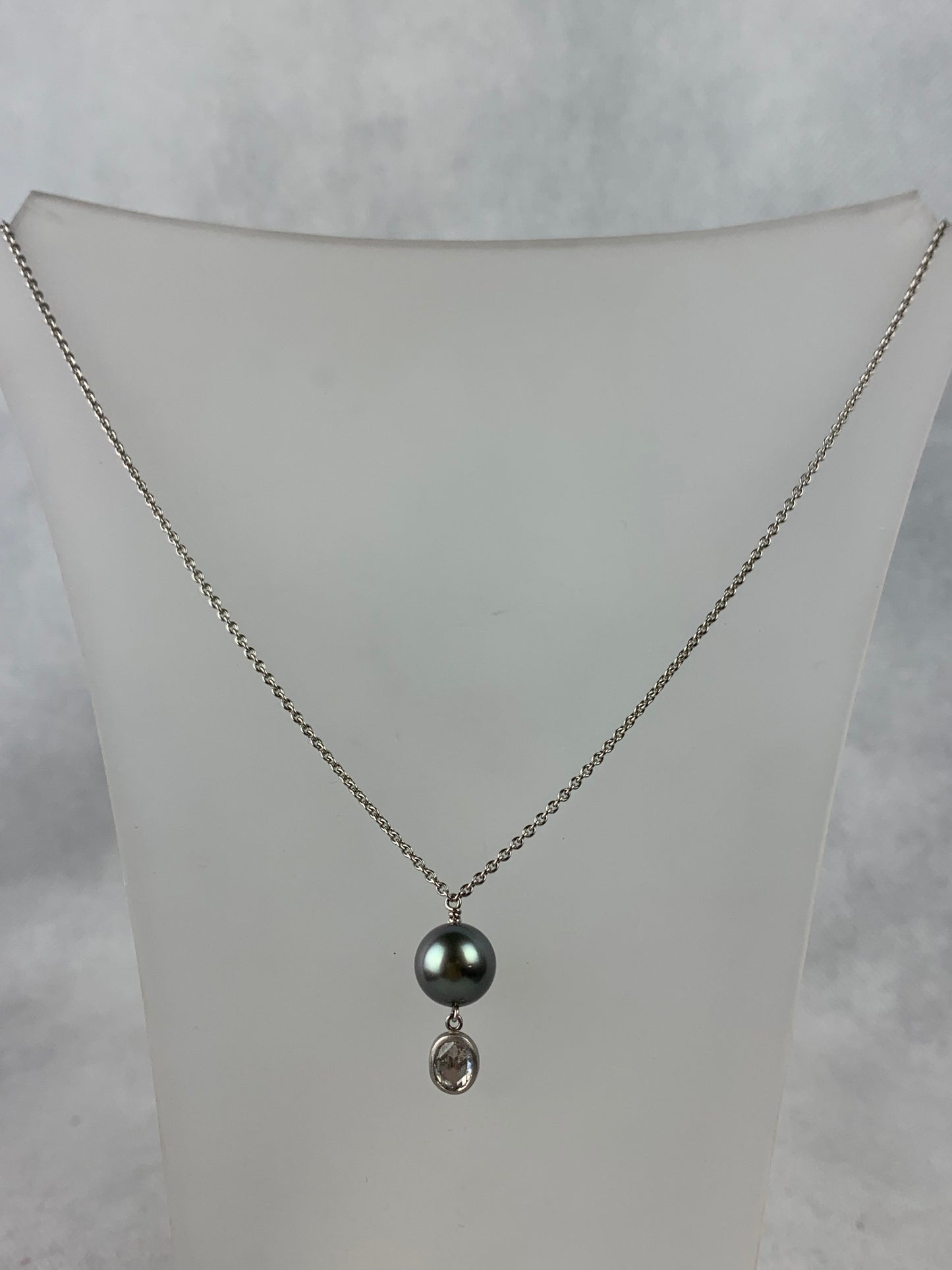 Betts, Malcolm - Platinum Necklace with Tahitian Pearl and Diamond