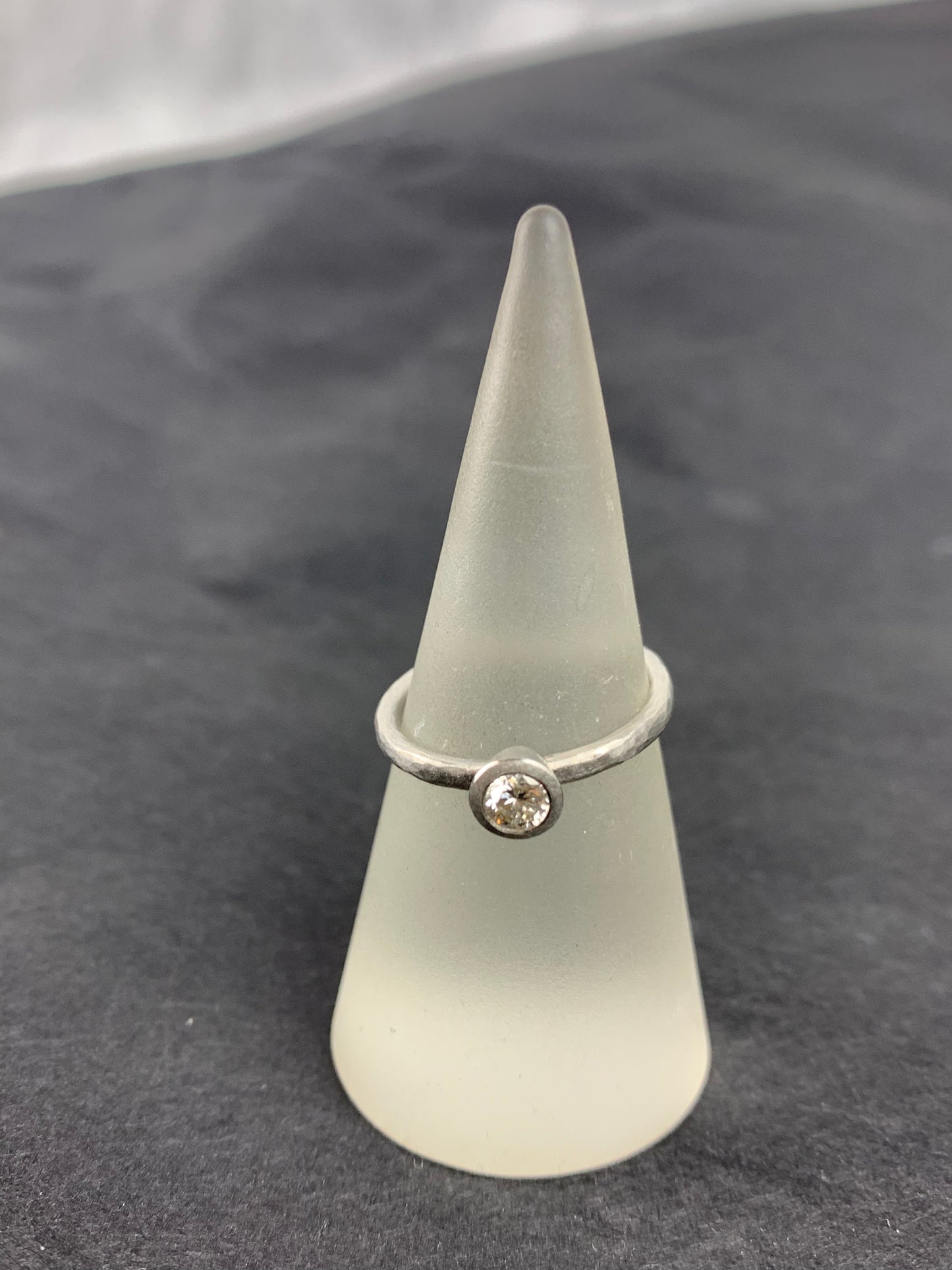 Betts, Malcolm - Platinum Ring with Round Brilliant Cut Diamond, Size L1/2