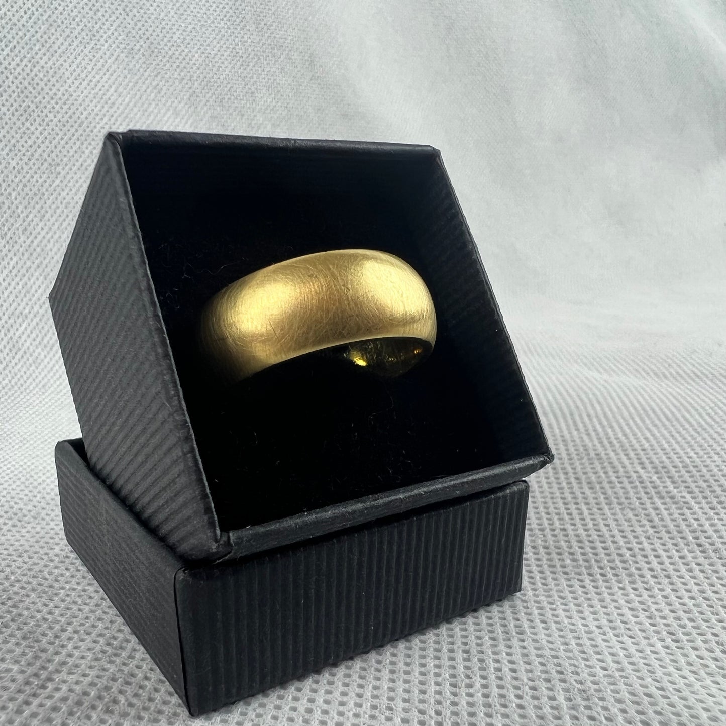 Goodman, Alex – Gold Ring