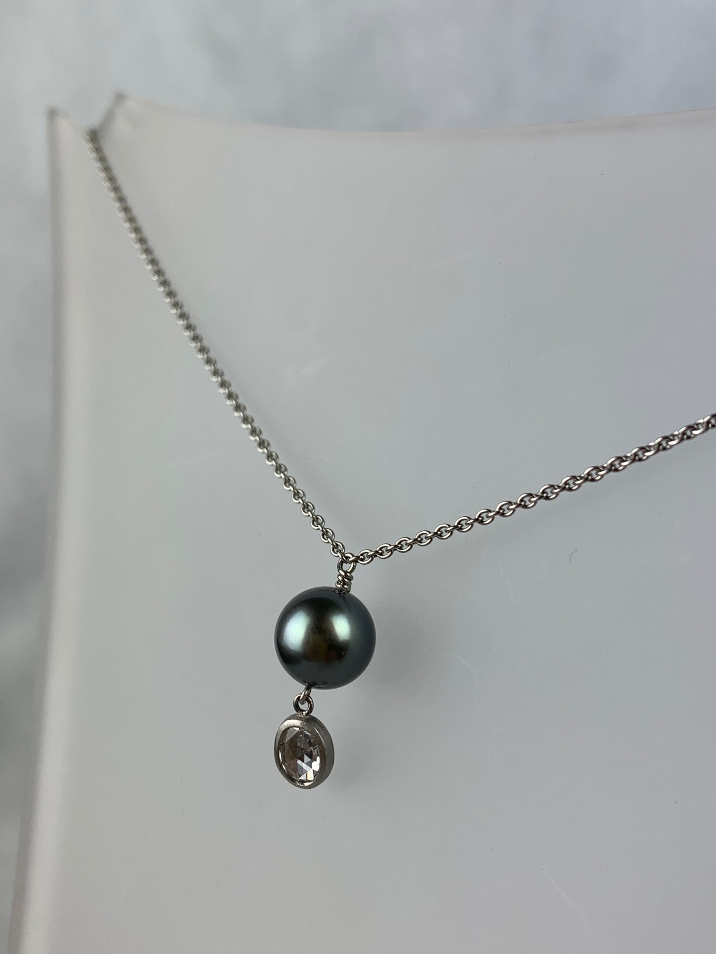 Betts, Malcolm - Platinum Necklace with Tahitian Pearl and Diamond