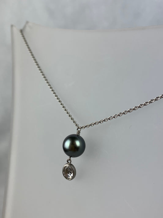 Betts, Malcolm - Platinum Necklace with Tahitian Pearl and Diamond