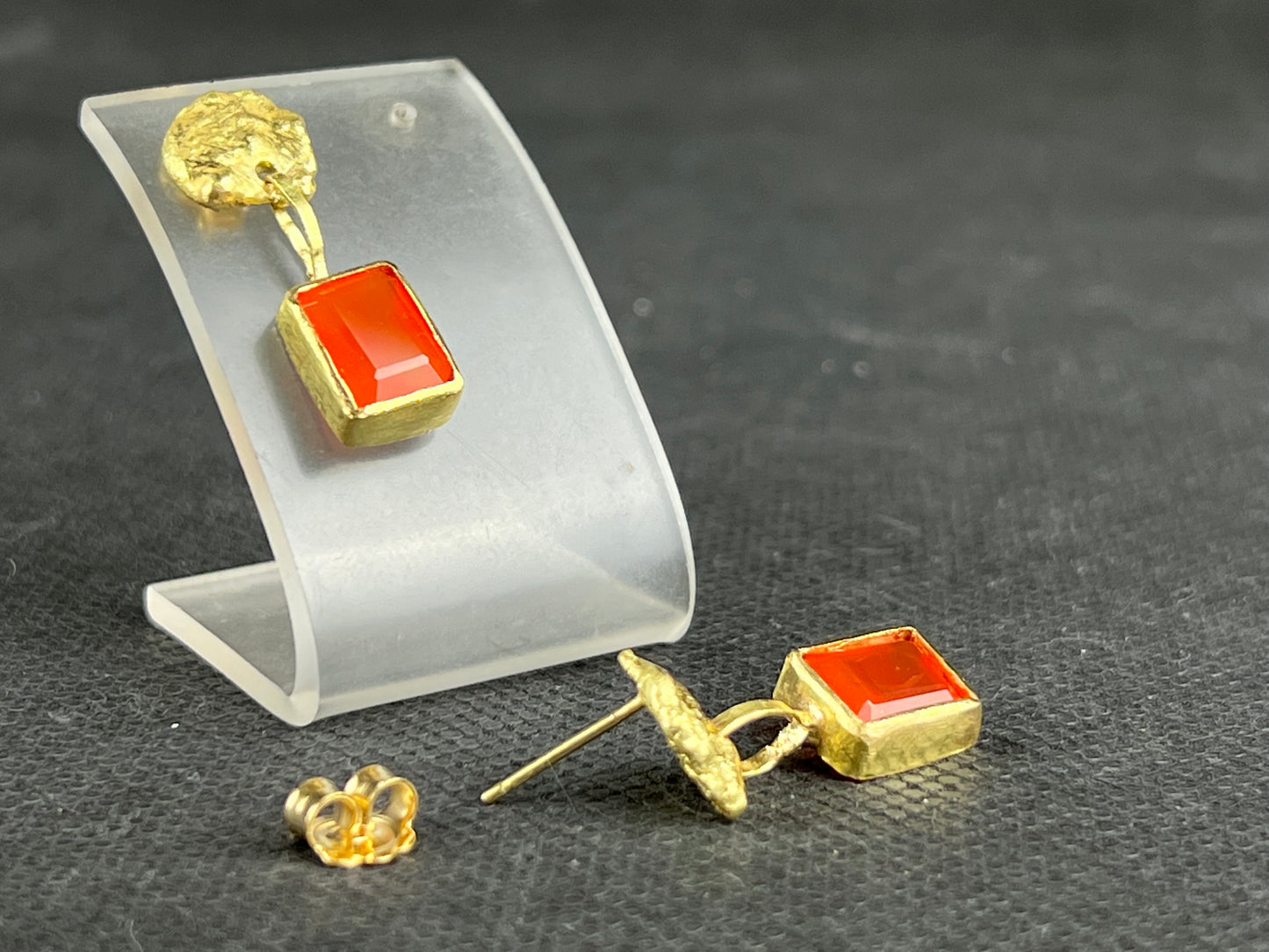 Allsopp, Disa - 18ct Gold Drop Earrings with Cornelian