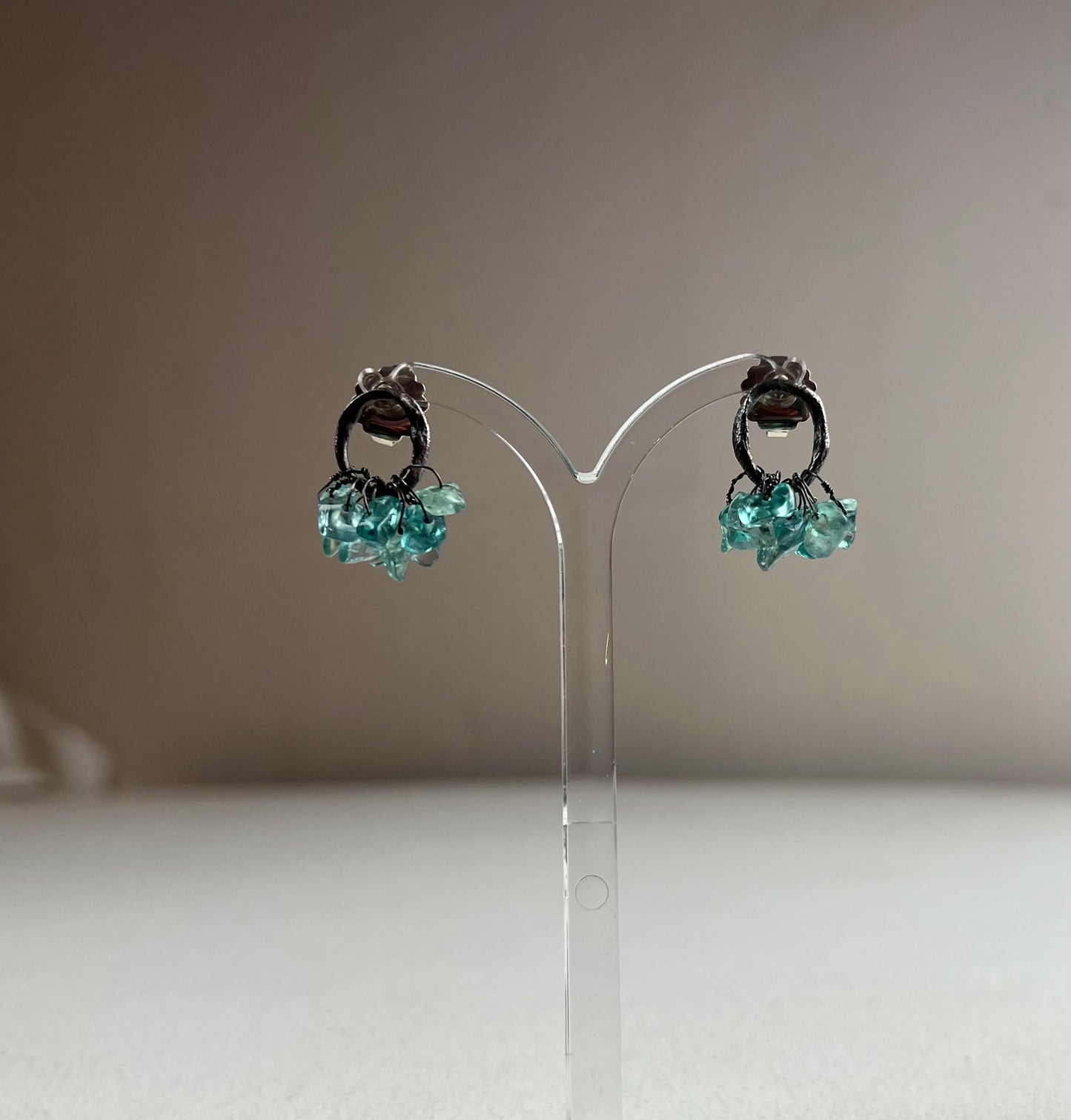 Allsopp, Disa - Silver & apatite chip earrings