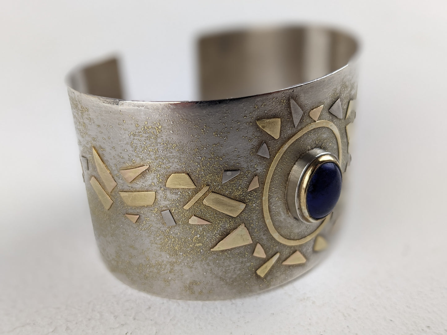 Mannheim, Catherine - Silver Cuff with Gold Shards and Lapis