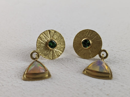 Mannheim, Catherine - Gold Earrings with Opals and Tsavorites