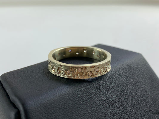 Hines, Susi - White Gold Etched Ring with 21 Diamonds