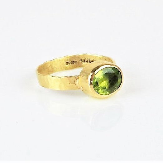 Allsopp, Disa – Gold and Cushion Cut Peridot Ring | Disa Allsopp | Primavera Gallery