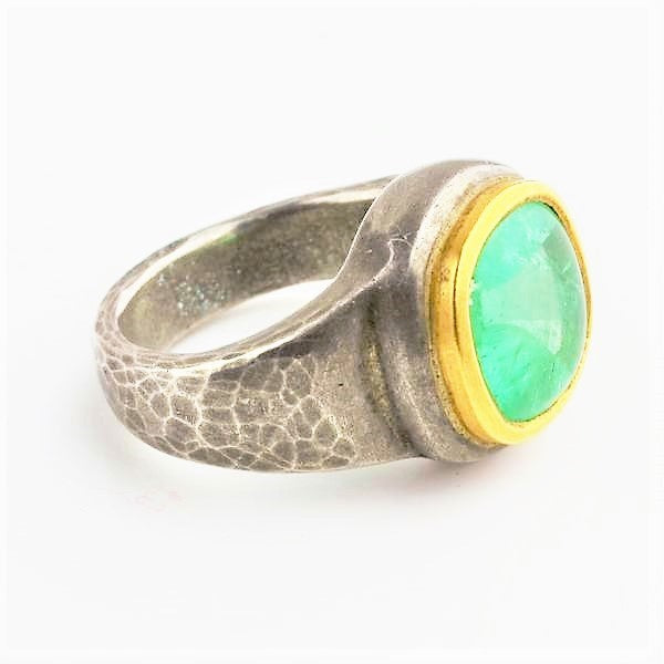Betts, Malcolm – Hammered Silver, Gold and Emerald Ring | Malcolm Betts | Primavera Gallery