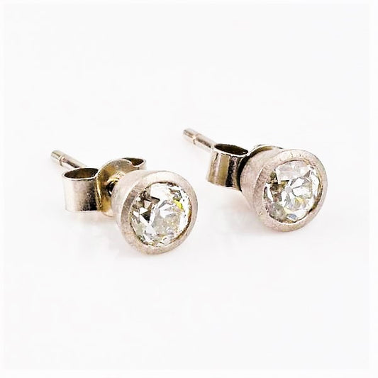 Betts, Malcolm – Hammered Platinum Diamond Earrings | Malcolm Betts | Primavera Gallery