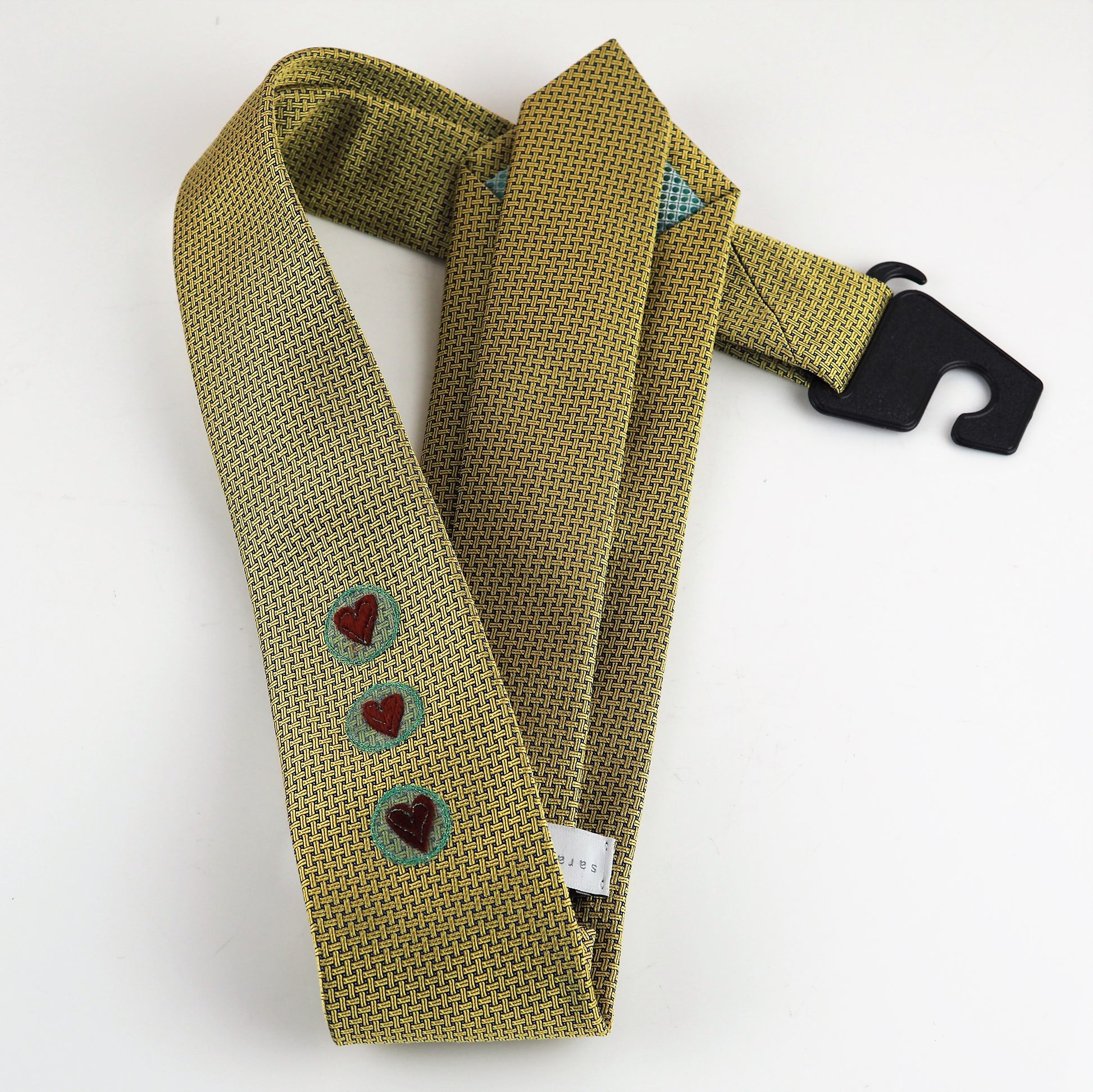 Beresford, Sarah – Gold Tie With Hearts | Sarah Beresford | Primavera Gallery