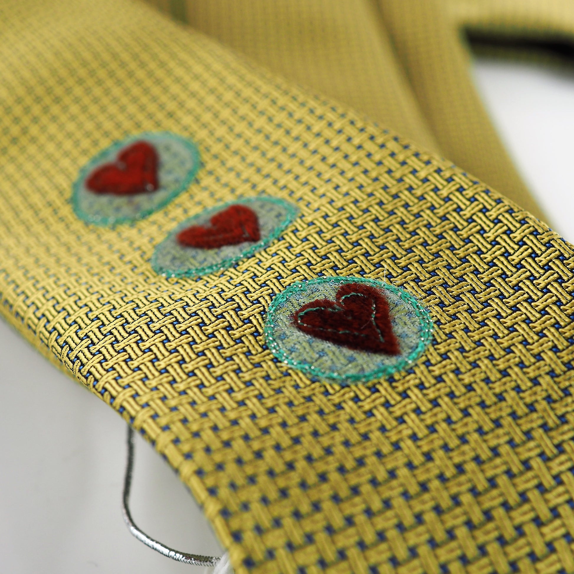 Beresford, Sarah – Gold Tie With Hearts | Sarah Beresford | Primavera Gallery