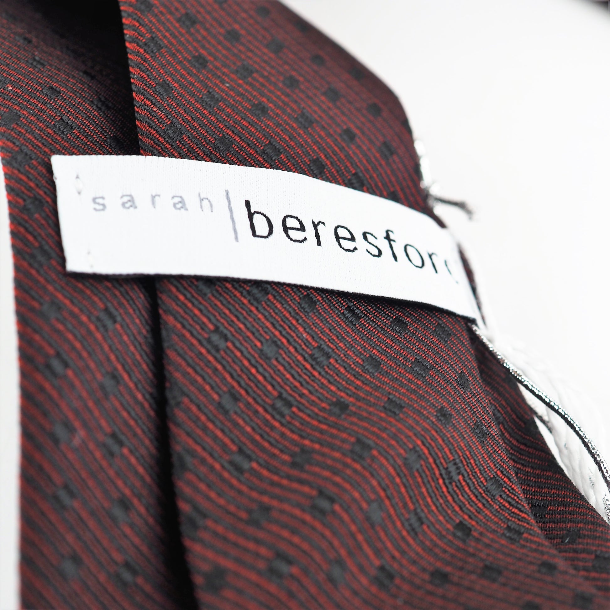 Beresford, Sarah – Deep Pink Tie With Shapes | Sarah Beresford | Primavera Gallery