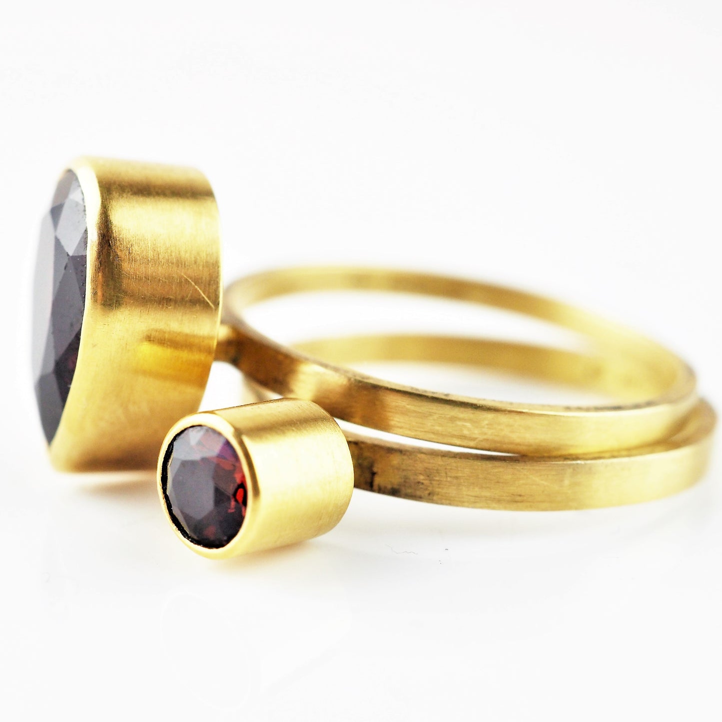 Ramshaw, Wendy – Gold Garnet Enamel Three Ring Set | Wendy Ramshaw | Primavera Gallery