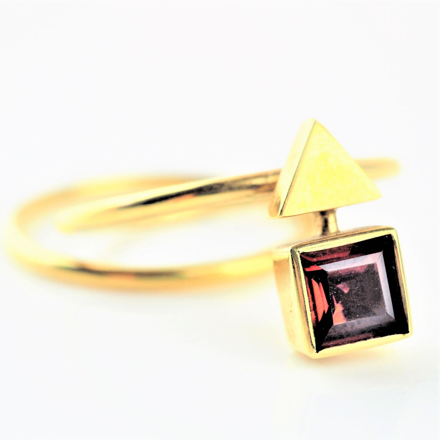 Ramshaw, Wendy – Gold Square Garnet Enamel Three Ring Set | Wendy Ramshaw | Primavera Gallery