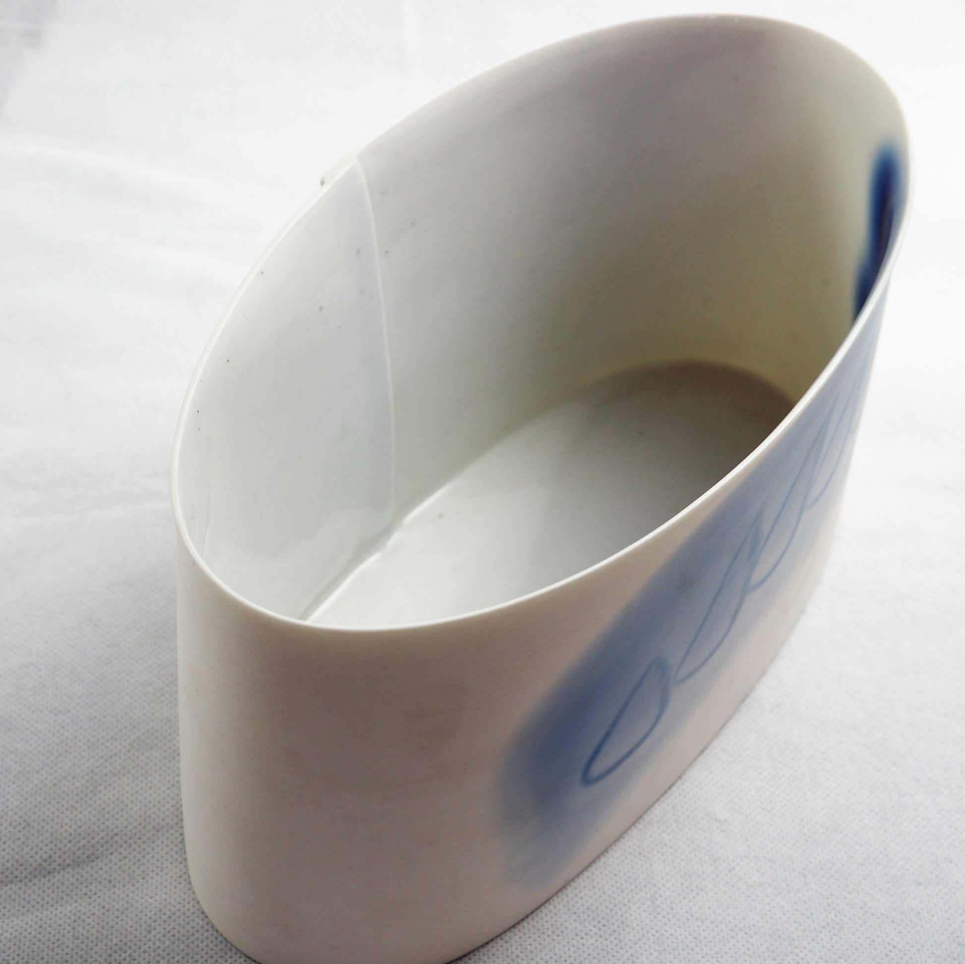 Les Blakebrough – Medium Porcelain Tub | Les Blakebrough | Primavera Gallery