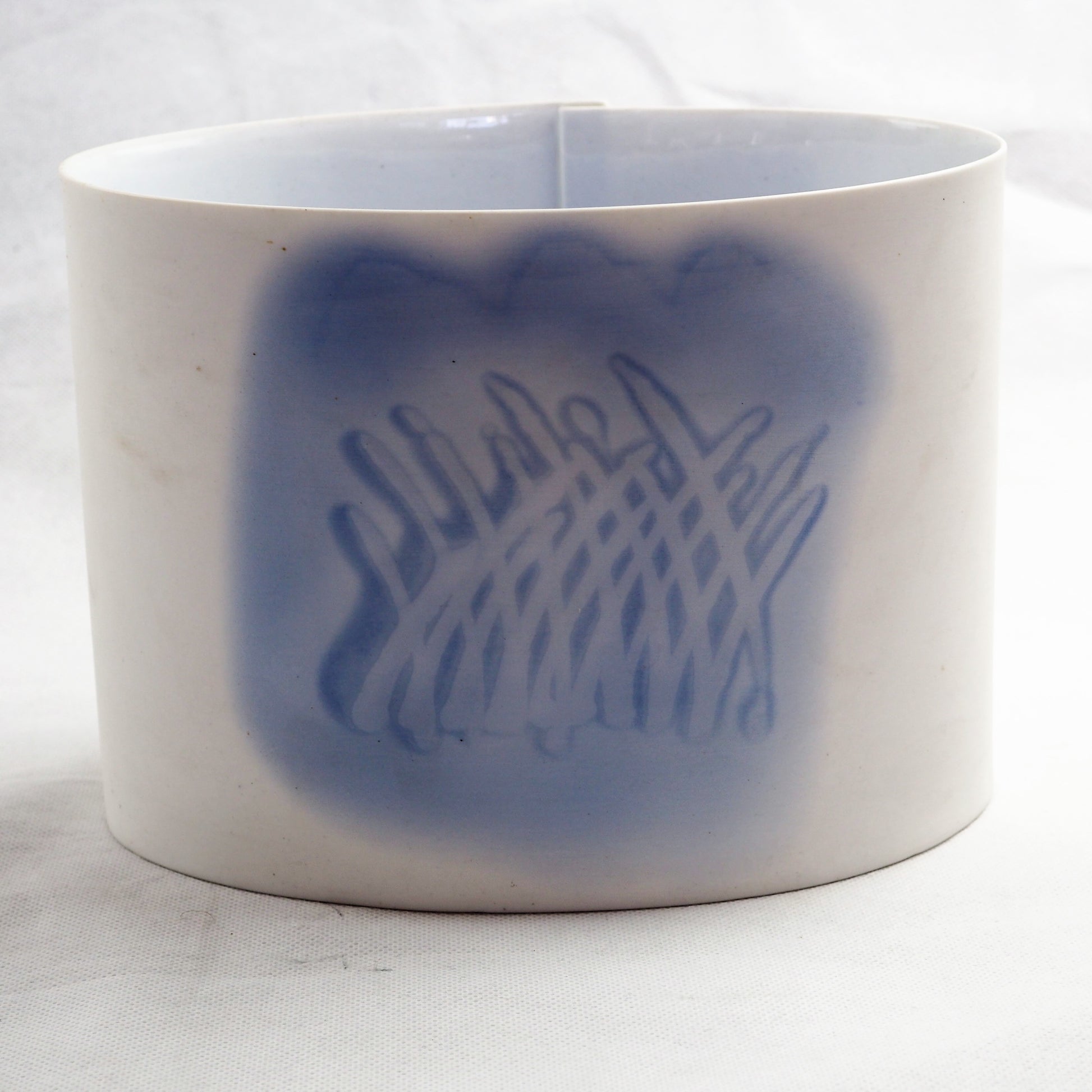 Blakebrough – Medium Porcelain Pot | Les Blakebrough | Primavera Gallery
