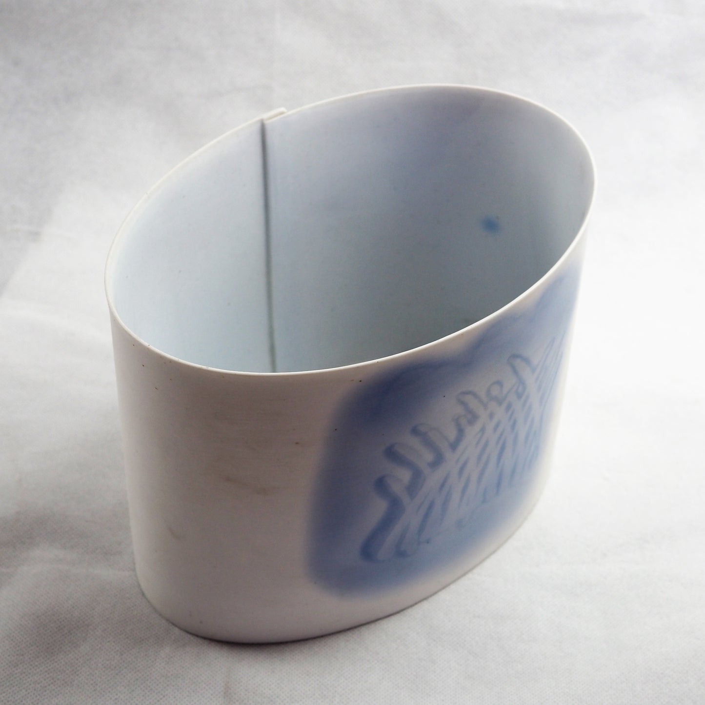 Blakebrough – Medium Porcelain Pot | Les Blakebrough | Primavera Gallery
