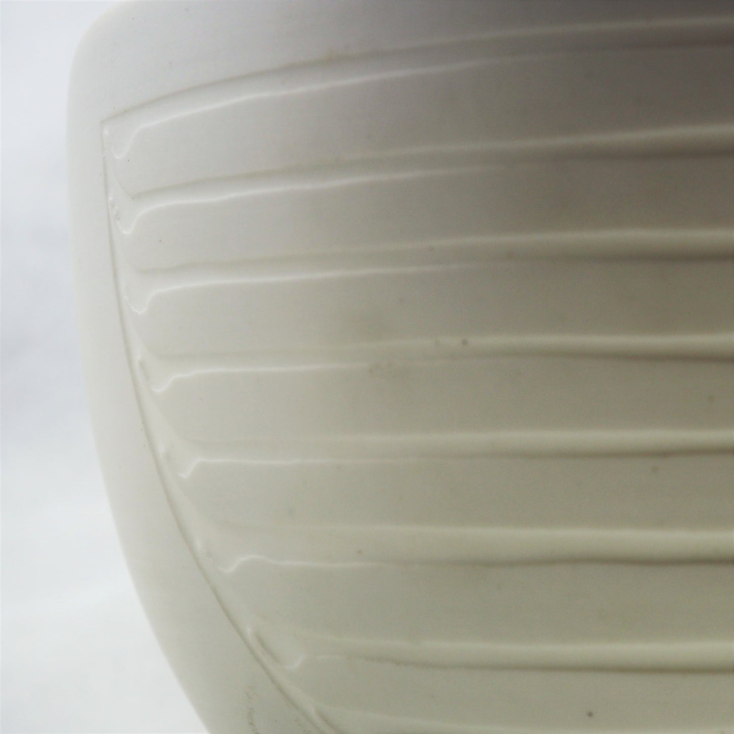 Les Blakebrough – Medium Porcelain Bowl | Les Blakebrough | Primavera Gallery