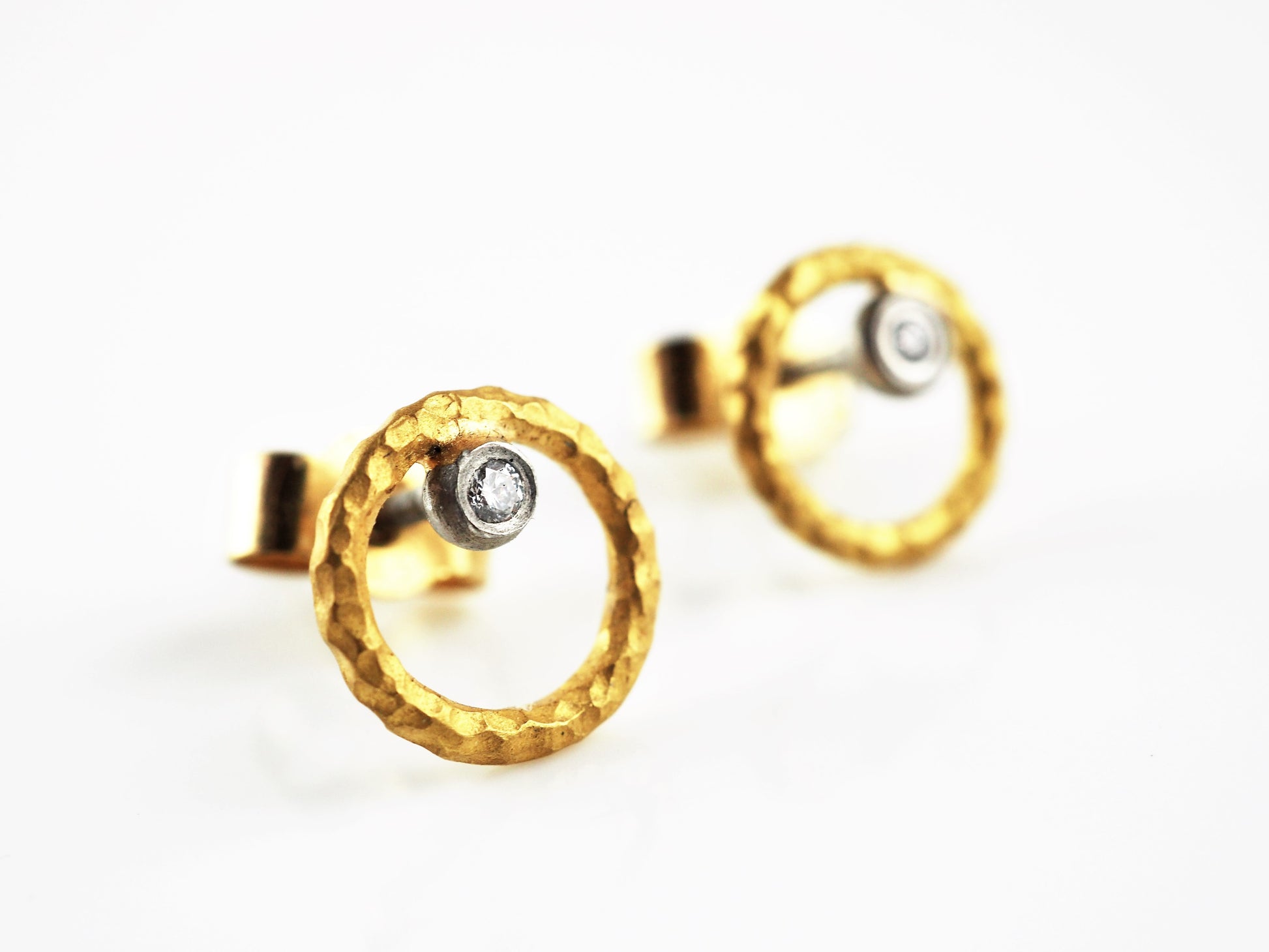 Betts, Malcolm – Gold Diamond Circle Studs | Malcolm Betts | Primavera Gallery