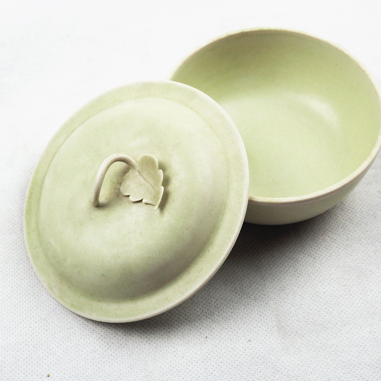 Spencer-Green, Alan – Lidded Bowl with Leaf Handle | Alan Spencer-Green | Primavera Gallery