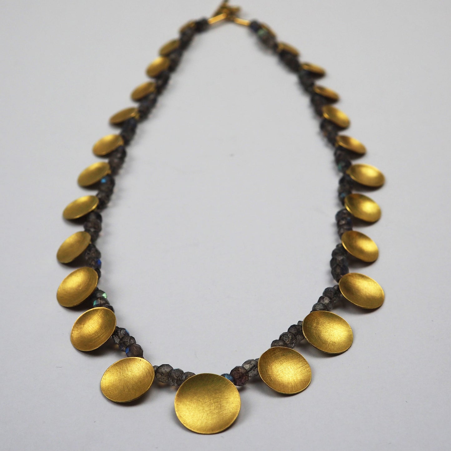 Krinos, Daphne – Yellow Gold Labradorite Necklace