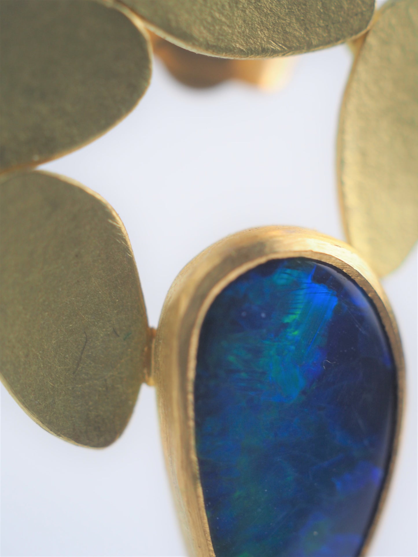 Mannheim, Catherine – Gold and Opal Earrings
