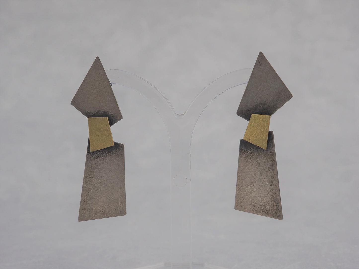Krinos, Daphne – Gold and Oxidised Silver Earrings