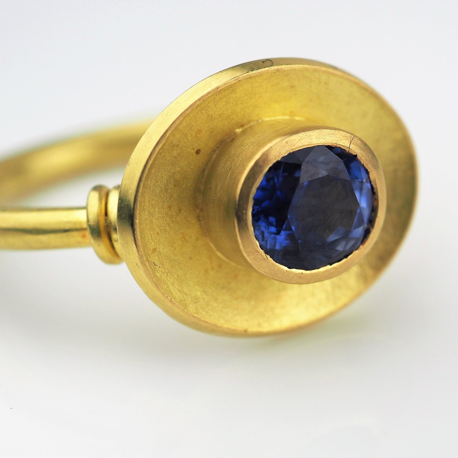 Scott-Moncrieff, Jean – Gold and Sapphire Ring | Jean Scott Moncrieff | Primavera Gallery