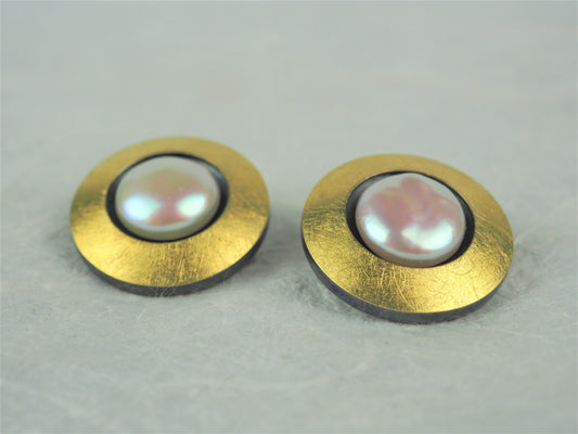 Klosowski, Kai - 22ct Gold and Pearl Clip-On Studs