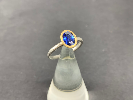 Betts, Malcolm - Platinum Ring with 18ct Gold set Sapphire, size M