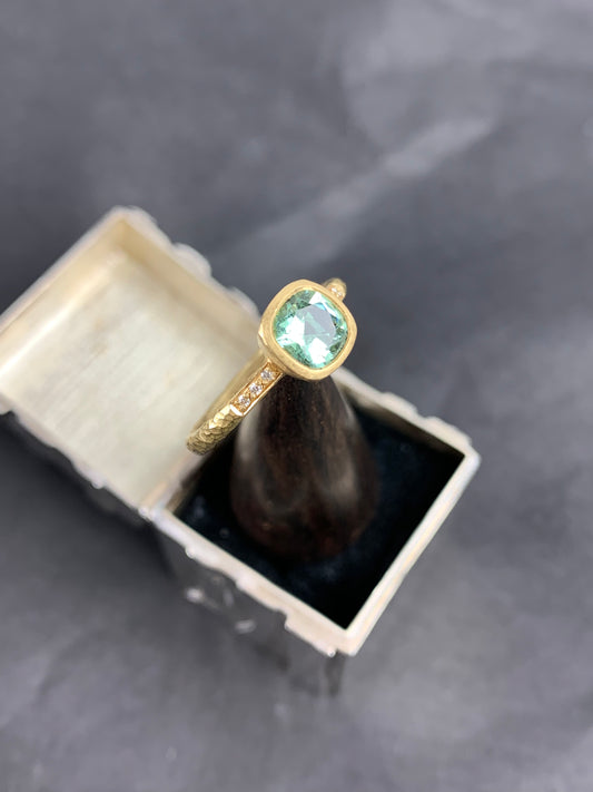 Betts, Malcolm - Gold Ring with Sea Green Tourmaline and White Diamonds, Size N