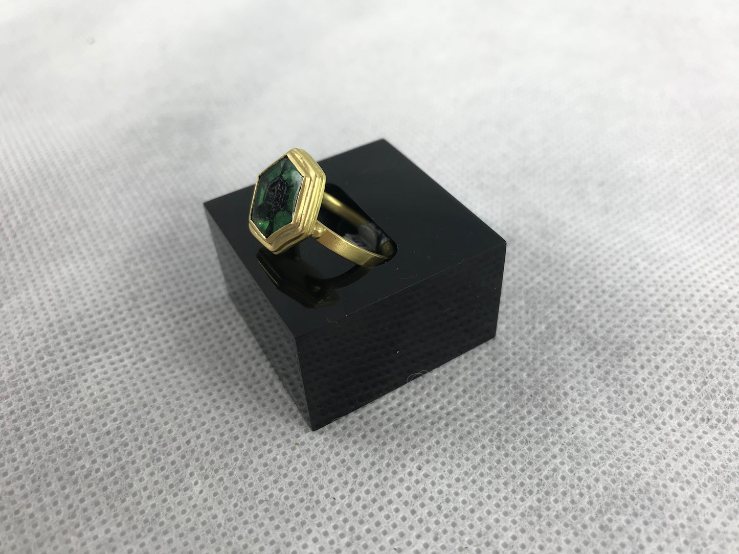 Scott-Moncrieff, Jean: Gold and emerald ring