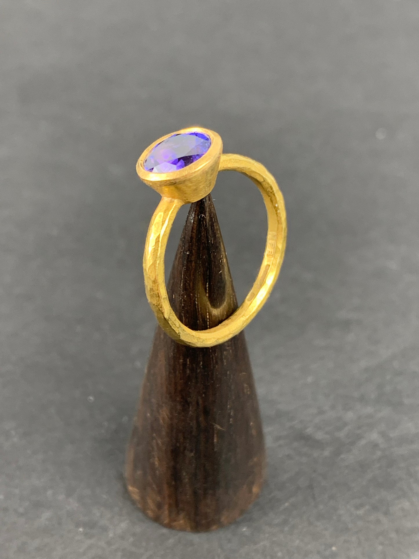 Betts, Malcolm - Gold Ring with Round Tanzanite, Size L
